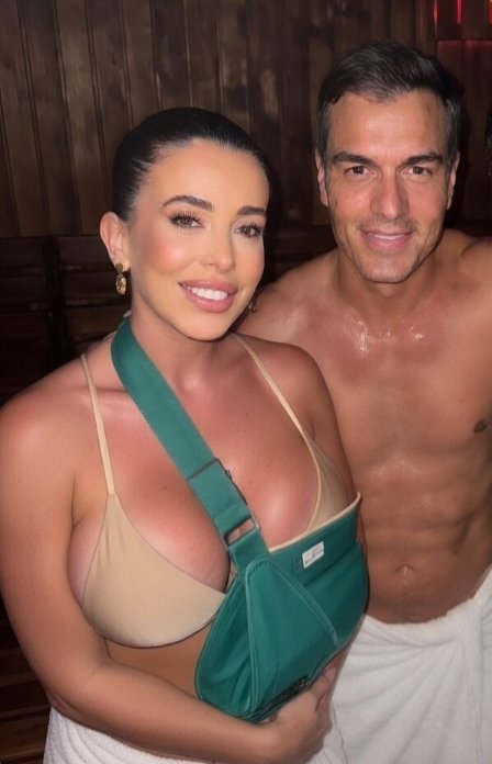 SarahCharolalla's tweet photo. Un poco de relax con el Jefe después de un duro día de trabajo. https://t.co/pKinVpwlgE