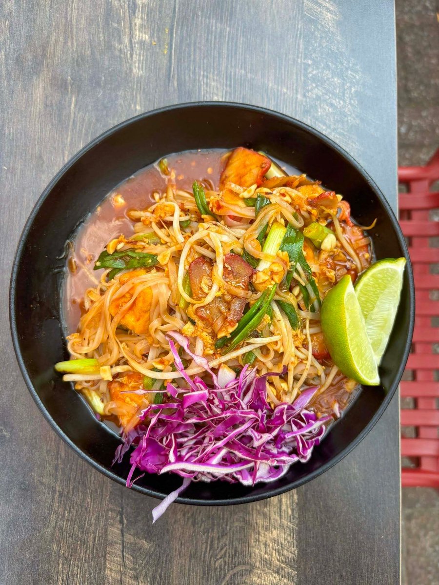 GiftAMeal's tweet photo. πβ¨ Lunch stop at @lulusnoodleshop = instant mood boost. Across their locations, the cozy vibe makes it perfect for a late lunch or early happy hour ππΉ. Noodles, edamame, spring rollsβ¦ every bite hits! #GiftAMeal #LulusThaiNoodleShop #LunchGoals #CommunitySpotlight https://t.co/7ghqsLf9bu