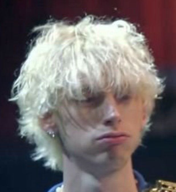 mgksfangs's tweet photo. it’s officially the last day of lost americana tour…… don’t speak to me https://t.co/6lzW14Zjat