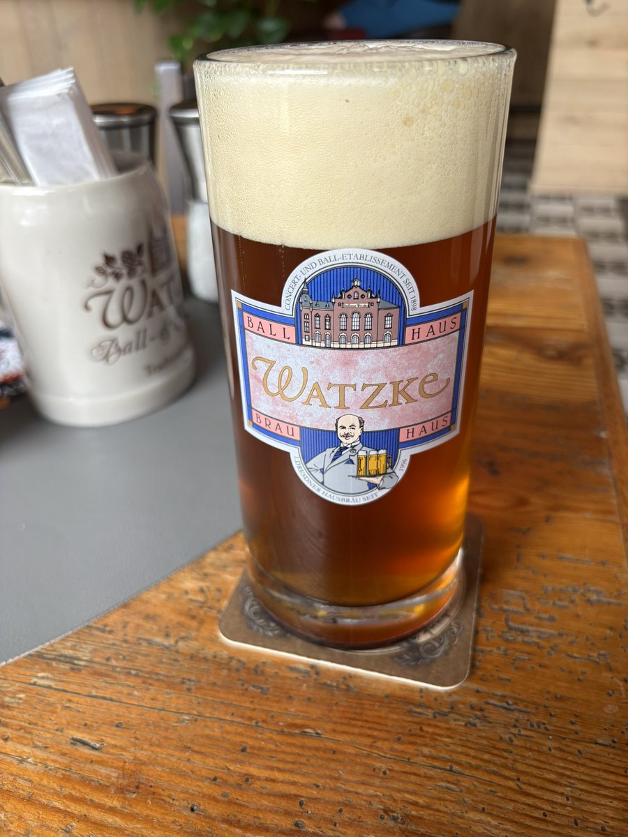 ufleku2's tweet photo. Grüße von #Watzke #wurstküche 
Der #TL einen schönen Feierabend gewünscht 💪😊😋 https://t.co/moxAPQkX1o