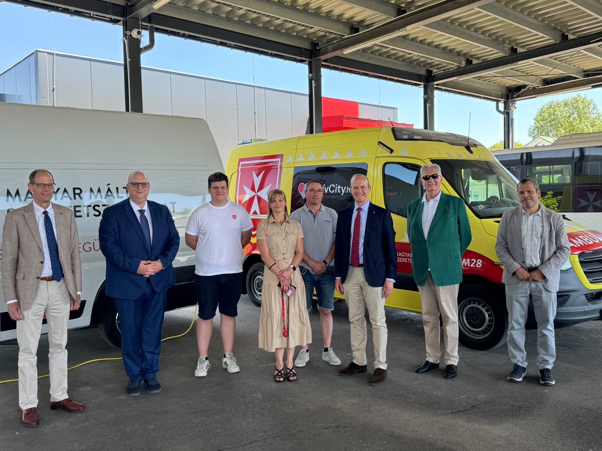 orderofmalta's tweet photo. The Grand Hospitaller paid a visit to the Hungarian Association and the Hungarian Charity Service of the Order of Malta, touring their most significant humanitarian programmes and meeting with members, staff, volunteers and beneficiaries.
https://t.co/CXuwDuw61S https://t.co/mXHXvxeBFY