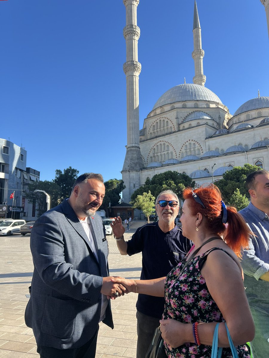 Behadir's tweet photo. Maltepe Cem Vakfı tarafından düzenlenen aşure lokması programına katılarak hemşehrilerimizle bir araya geldik. 

Birlik, beraberlik, kardeşlik ve paylaşma kültürümüzün en güzel örneklerinden biri olan bu anlamlı organizasyonda emeği geçen herkese teşekkür ediyorum. https://t.co/s0VIqnrPhd