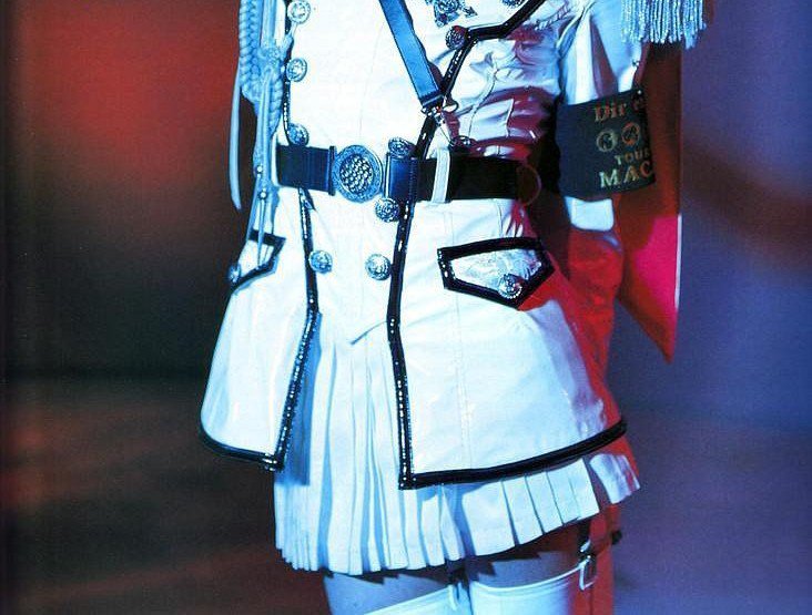 dirsailles's tweet photo. Skirt https://t.co/zaGAoEGaBs