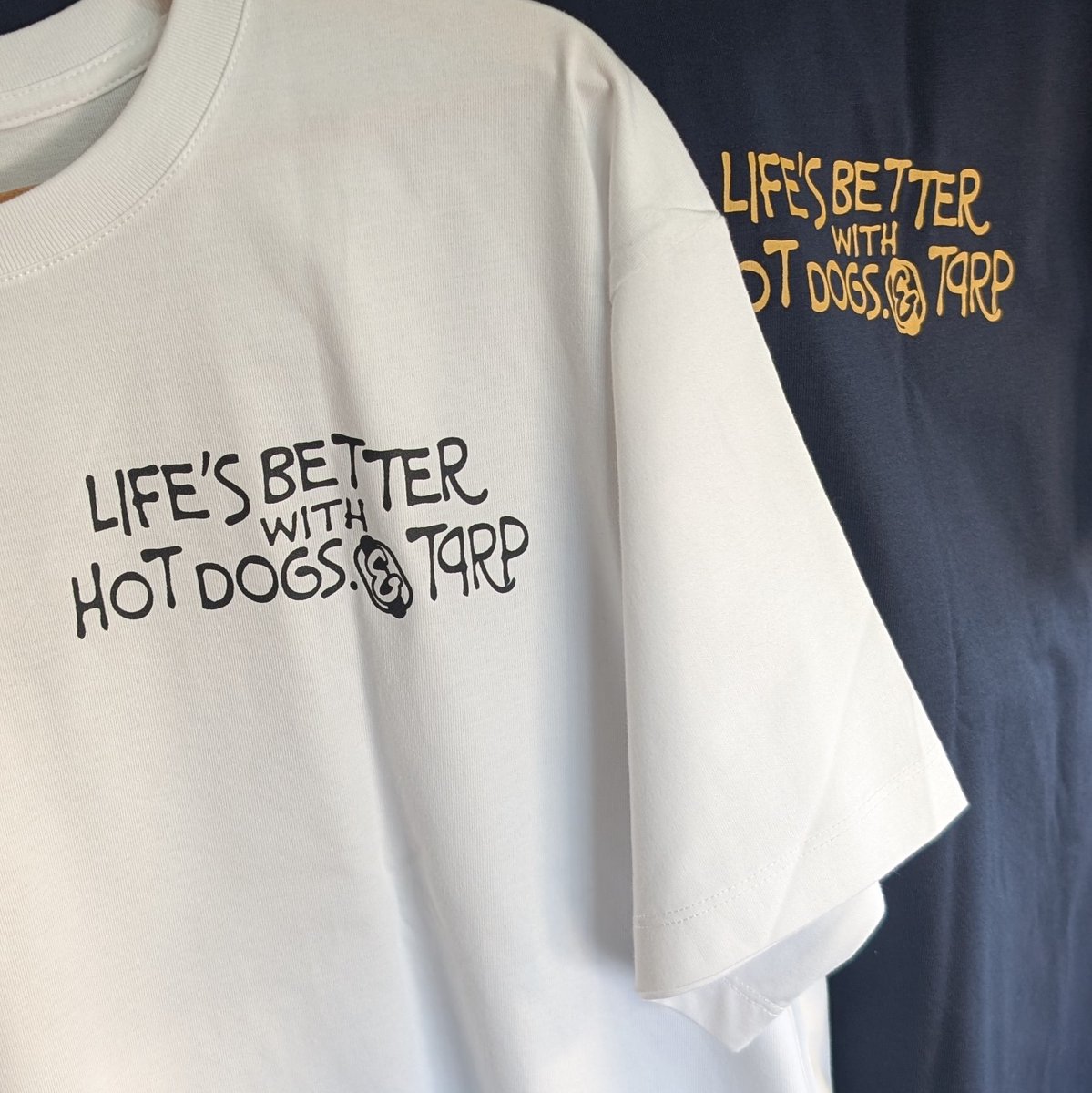 Tangles_uta's tweet photo. 2026年新作モデル
【HOT DOGS】
オーダー受付開始しました😊
受注生産商品となります🙇‍♂️
自分史上３本の指に入る良いデザインです✍️

詳しくはインスタで紹介しております🙏

気になる方はDMよりお問い合わせ下さい🙇‍♂️

＃オリジナルTシャツ https://t.co/R3KhKSh2Xk
