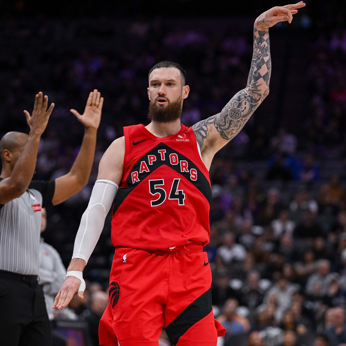 LakersLead's tweet photo. UPDATED LAKERS DEPTH CHART (7/1)  
PG: Luka Doncic, Bronny James 
SG: Austin Reaves, Cameron Carr 
SF: Quentin, Grimes, Jake LaRavia, Adou Thiero  
PF: Sandro Mamukelashvili, Jarred Vanderbilt 
C: Walker Kessler, Deanadre Ayton  

IS ROB RACIST? 🤔 https://t.co/ZCCq528evo
