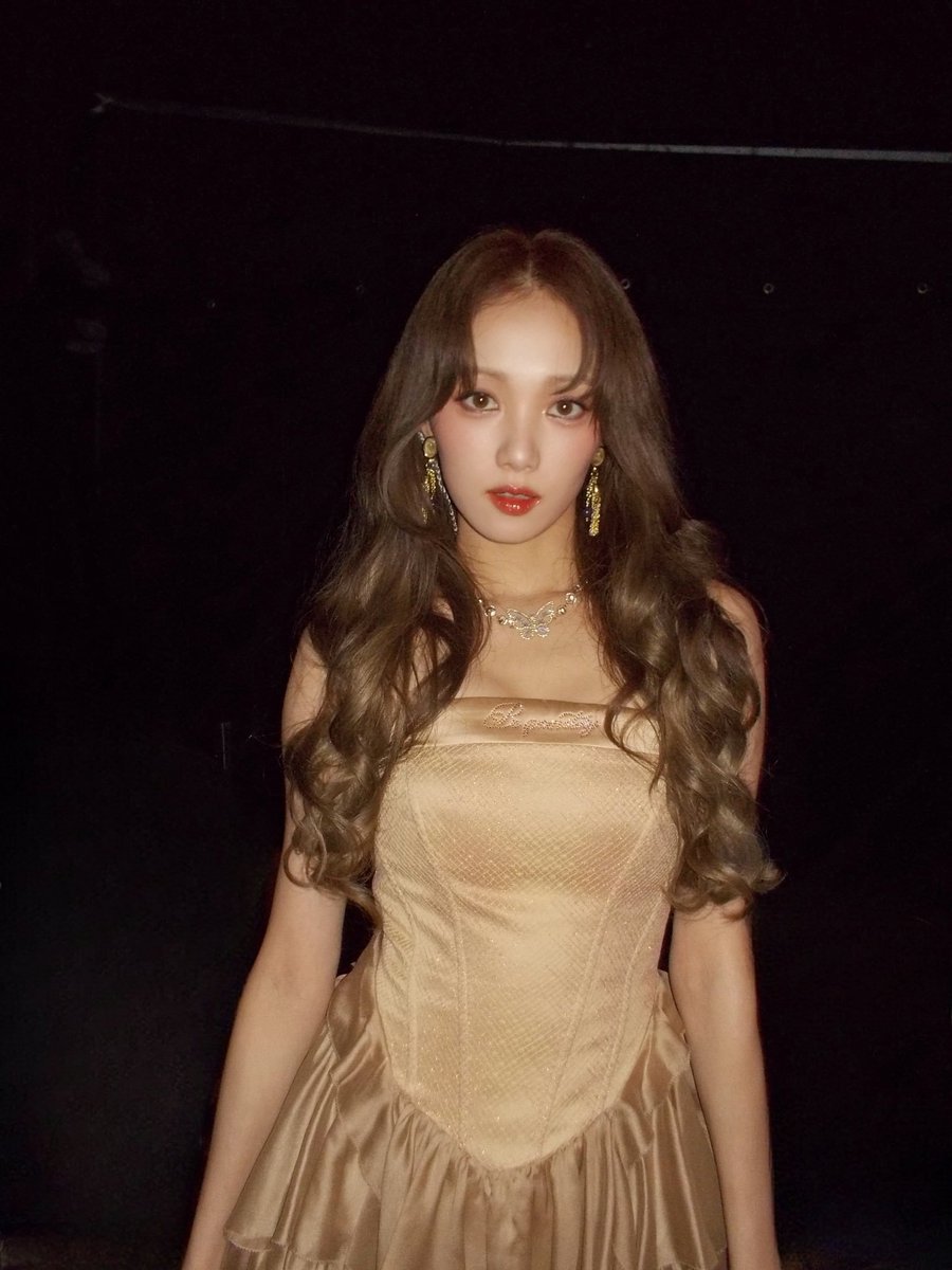 Lskrad99's tweet photo. She’s fire without trying, pressure without warning 💋✨
Handle with care—too rare to be played with 💅💯
#이성경 #LeeSungKyung #LeeSungKyoung https://t.co/L6kgLtvryA