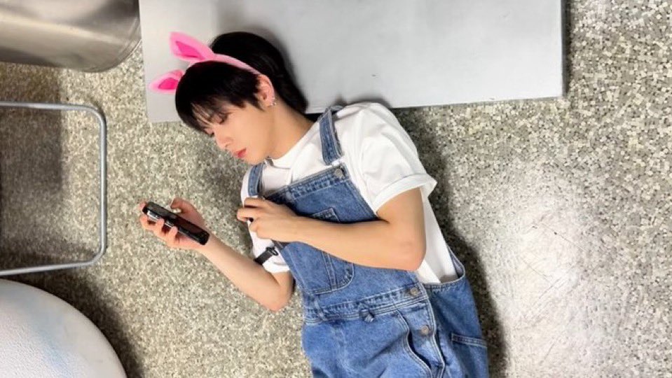 boiznedo's tweet photo. ALLAHUAKBAR…… Dd…. I dpt laporan dari daycare HYBE klw DD ndak Behave tantrum n GTM krn menu MBG HYBE hri ni TERONG BALADO…. Lailahaillallaah Knp harus GLOSOR bgtU ya NaK? Mami MALU ….. Mami ndak DIDIK TECA SEPERTI ITU …. Dd Get Up nak ! Nurut sama Miss ! https://t.co/5dimUNbxx2