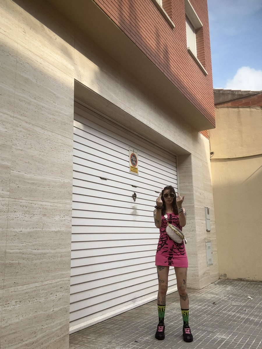 Debhora888's tweet photo. Voy a tomar algo con mis amigas, quiero el reembolso por adelantado. YA 

#findom #humiliation #worship #femdom #finfet #sumisofinanciero #paypig #pagafantas #pagacopas #finsub #humillación #godess #drain #BDSM #fetish #dominatrix #drenada https://t.co/OnB38MLQhd