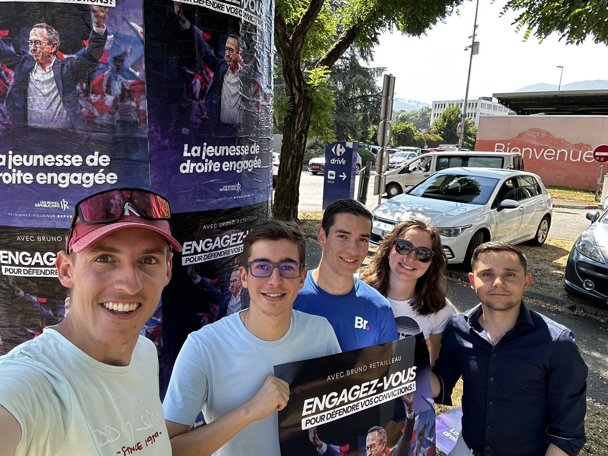 jeunesreps38's tweet photo. 🪣🖌️ | Nos jeunes Isérois étaient présents sur le terrain ce week-end pour soutenir notre candidat, Bruno Retailleau !

Plus que jamais, et malgré les fortes chaleurs 🥵☀️, la dynamique est lancée jusqu’à la victoire finale en 2027. ✌️🇫🇷

#lesrepublicains https://t.co/CVKthm157D