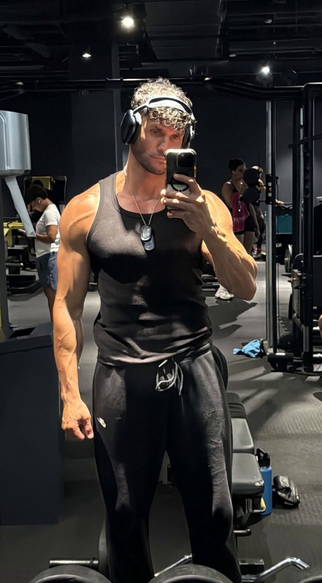 ilmaschiorosso's tweet photo. — 🏋🏼‍♂️ :

                               𝖨𝗅 𝗆𝗂𝗈 𝗆𝗈𝗆𝖾𝗇𝗍𝗈 𝗆𝗂𝗀𝗅𝗂𝗈𝗋𝖾 𝗌𝗍𝖺 𝖺𝗋𝗋𝗂𝗏𝖺𝗇𝖽𝗈. https://t.co/9exIoSma3H