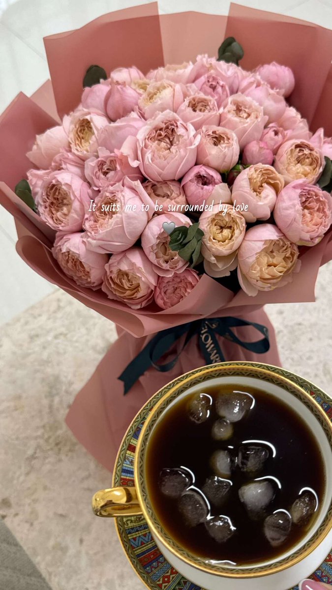 amnahalmteiri's tweet photo. أثر العمر سرّاق وأثر الغلا واجد
               وكل الغلا أنت
                        🩶 https://t.co/Nnp9cTrioO