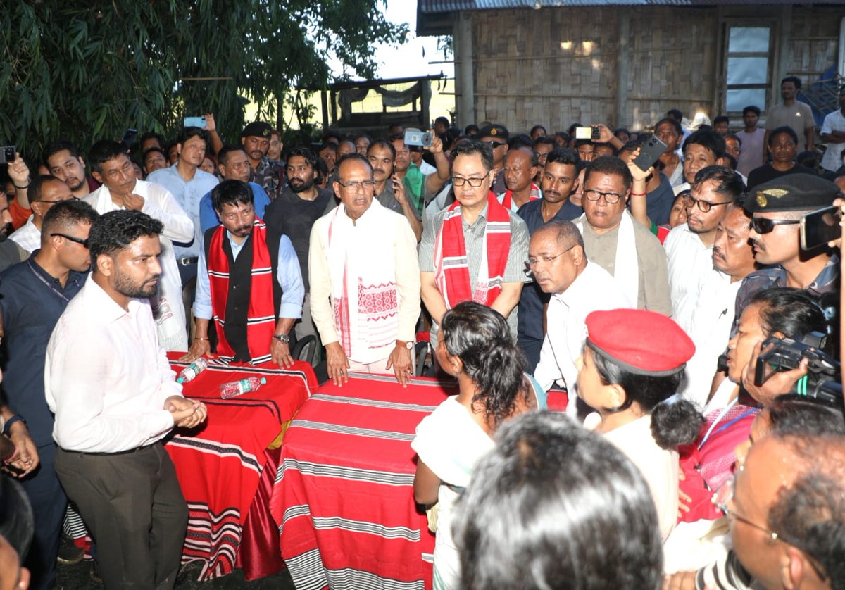 CDCJonai's tweet photo. Today,Hon'ble Union Minister for Agriculture and Farmers' Welfare Shri Shivraj Singh Chouhan, along with Hon'ble Union Minister for Parliamentary Affairs Shri Kiren Rijiju,visited the flood-affected Arun Chapori area of Dhemaji district.
@dhemaji_dc
@diprassam @sdma_assam https://t.co/6bkAXZ5iqQ