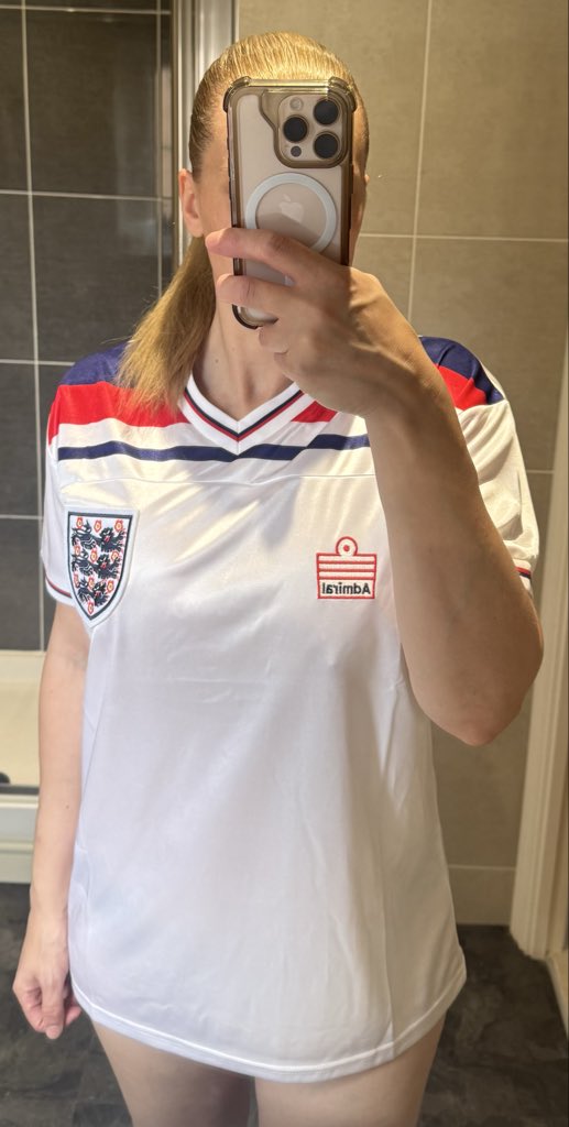 LadyHelena69's tweet photo. Come on England 🏴󠁧󠁢󠁥󠁮󠁧󠁿 

findom wallet worship domme simp drain paypig goddess World Cup DR Congo https://t.co/v3z9gEZnvl