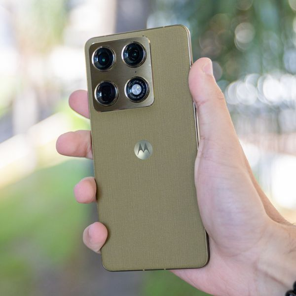 CTOfertas's tweet photo. 🔥 O PODEROSO MOTOROLA SIGNATURE 

São 512 GB, 12 GB RAM (+ 12 GB RAM Boost), 3 câmeras de 50 MP Sony Lytia, Zoom 100x e muito mais por R$ 4.641,55

🛒 garanta o seu enquanto há estoque: https://t.co/VAbbR0ro0f https://t.co/zOApHsOBnF