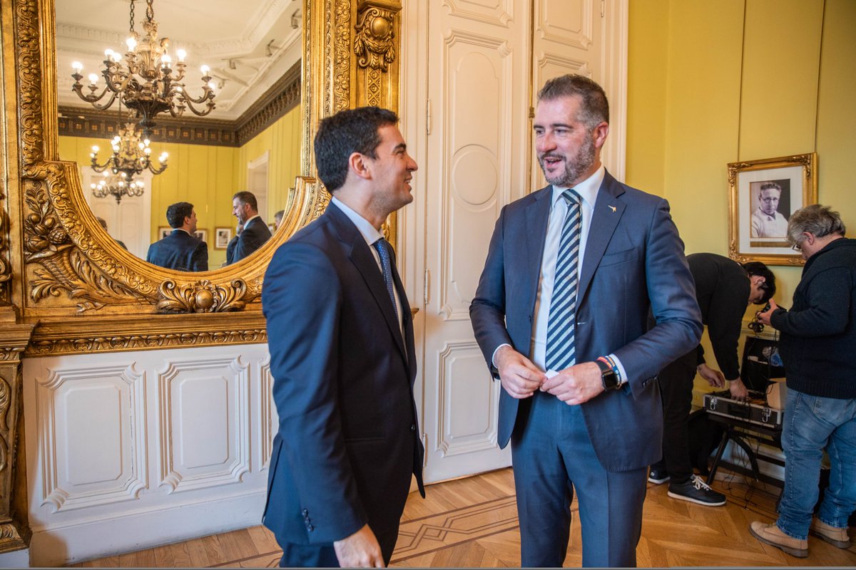 PatriotsEP's tweet photo. 🇦🇷 At the Casa Rosada, we met with Presidential Spokesperson @AdrianRavier to exchange views on strategic communication and the importance of explaining reform agendas to citizens.

We also discussed the growing challenge of countering ideological narratives and restoring trust through honest, effective public communication.