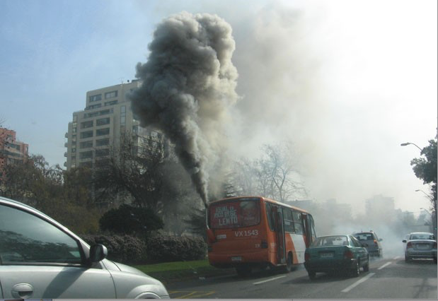 Piureman's tweet photo. ¿Tú quieres que Kast cumpla su sueño de destruir el Trasantiago… porque es un servicio subvencionado?
¿Tú quieres que vuelvan micros tirando toneladas de partículas tóxicas al aire cada día?
¿Tú quieres hacer colas kilométricas para esperar tu micro?
Fácil,apoya al gobierno nazi https://t.co/Cl9mMwD0or