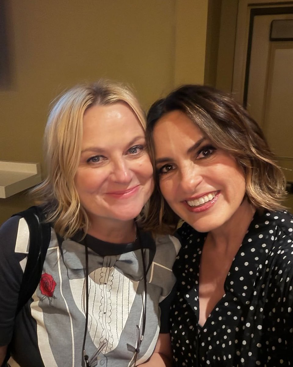Studartclara's tweet photo. "Another good hang with Amy Poehler I adore this woman! Grateful to good hang with Amy for my big break on brilliantbway Broadway. 😜"

📷 Mariska https://t.co/LHjN1wUGYV