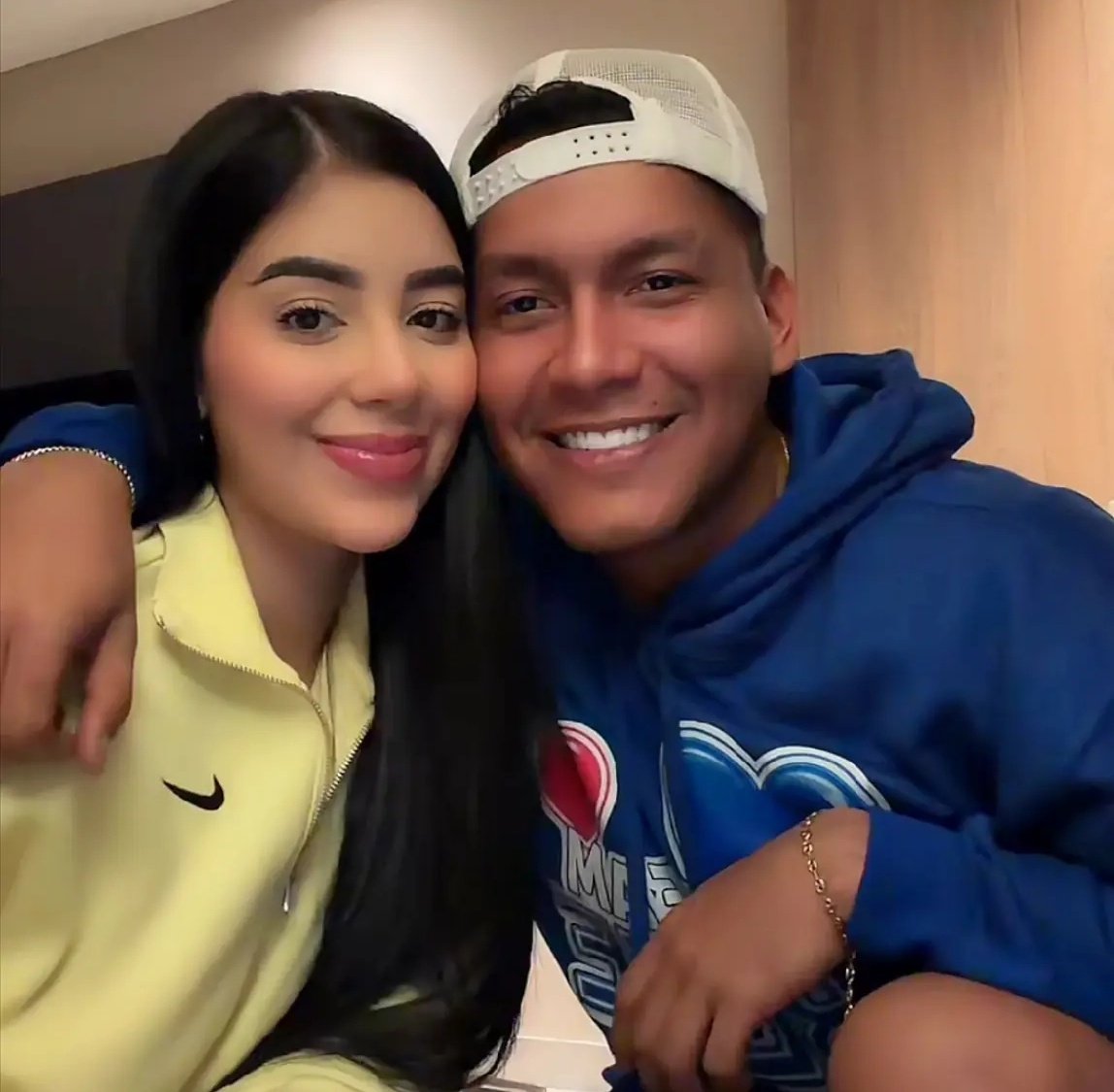 Michmeme12's tweet photo. Por ahí dicen que el amor ya se extinguió, ven tu y yo lo REVIVIMOS💙🩷

JUANDA X MARIANA
#LOREVIVIMOS https://t.co/HT5rd5iAfN