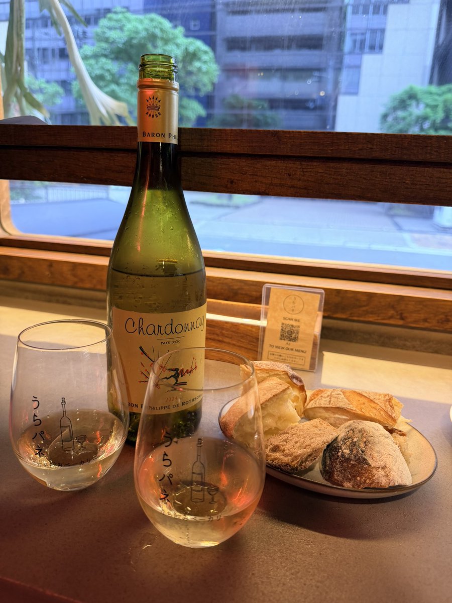 yuming_'s tweet photo. #水無月旅の思い出
気になっていた
『立ち飲みベーカリー うらパネ』
やっと行けた

お通しがパン🥐しかも食べ放題
パンのためのフードとワインて感じが良き

#立ち飲みベーカリーうらパネ
#旅のごはん
#大阪旅 https://t.co/ew1p1adi0U