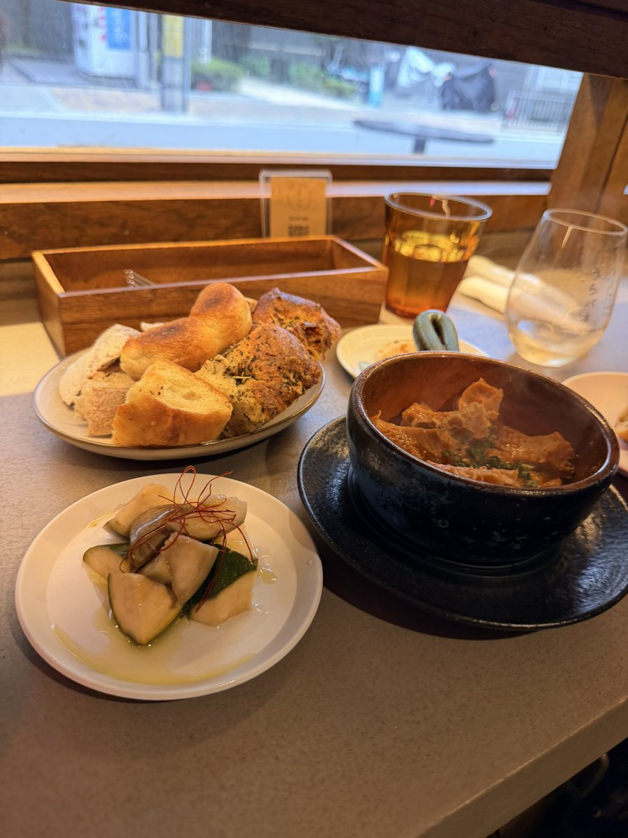 yuming_'s tweet photo. #水無月旅の思い出
気になっていた
『立ち飲みベーカリー うらパネ』
やっと行けた

お通しがパン🥐しかも食べ放題
パンのためのフードとワインて感じが良き

#立ち飲みベーカリーうらパネ
#旅のごはん
#大阪旅 https://t.co/ew1p1adi0U