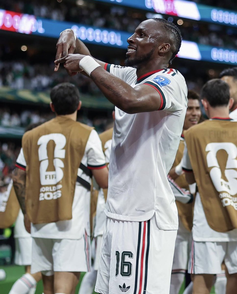 Alejatlas51's tweet photo. Poco se habla de que Julián Quiñones está a un gol de ser el máximo goleador de México en mundiales.

EN UN SOLO MUNDIAL. https://t.co/3o8iPCkDyf