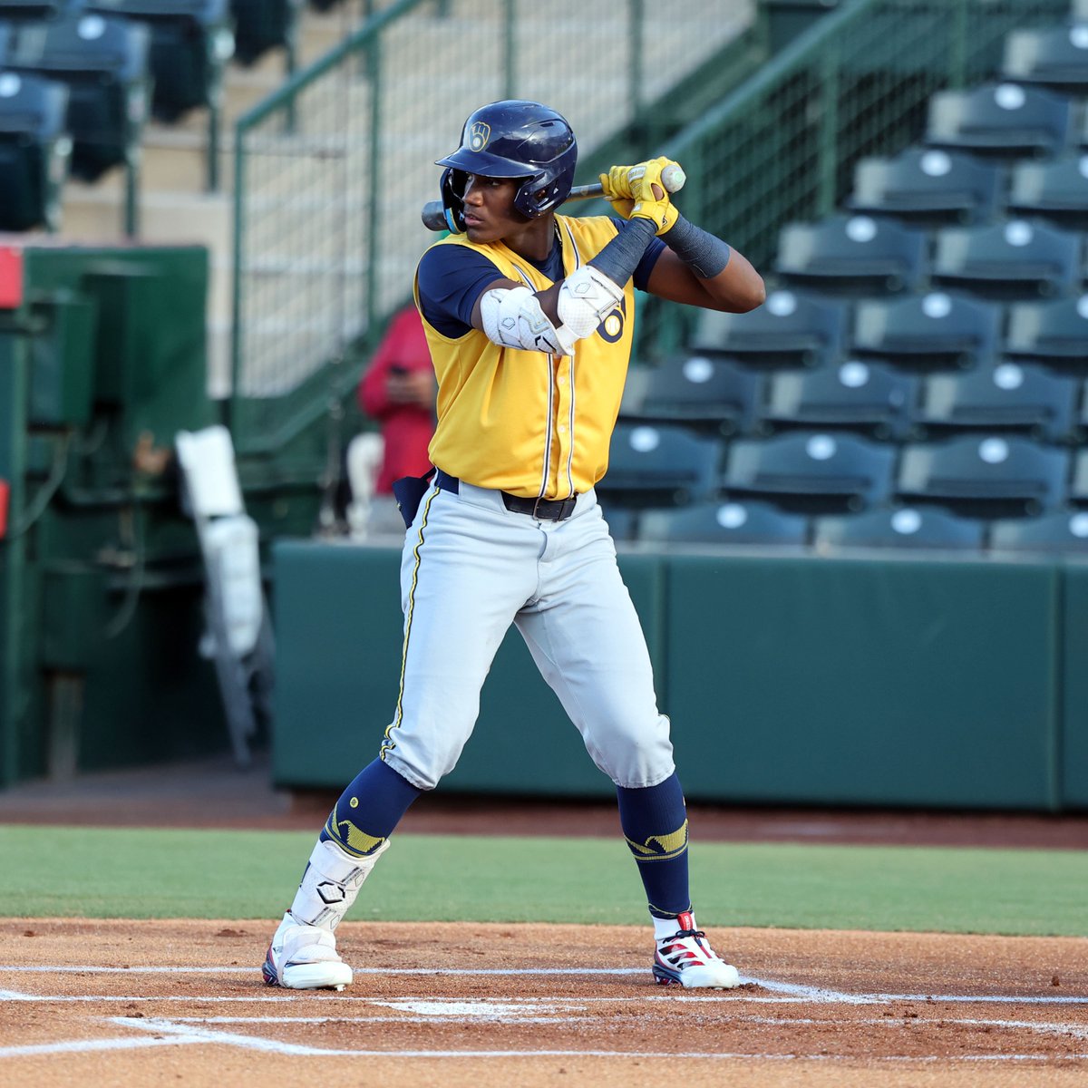 BaseballAmerica's tweet photo. It appears @BrewersPD has found another gem.

Alexander Frias cracks the Top 100 this week 👀

https://t.co/ELpjS45iEy https://t.co/YX883XOjMt