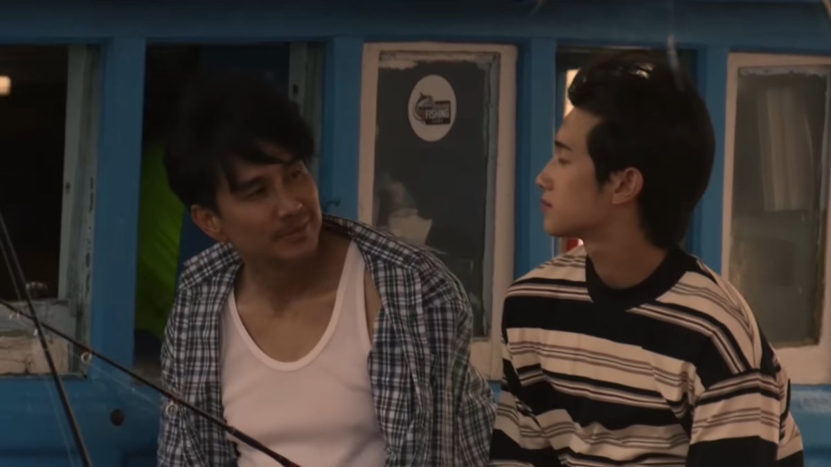 luvechoes's tweet photo. ko neung’s relationship with his parents is definitely one of my favourite things about the series. i love that he’s not ashamed to ask for their advice and that they always talk to him with so much warmth and understanding. this beautiful family 🥹

#WhenOrangesFallEP8 https://t.co/IjjwZZikdE
