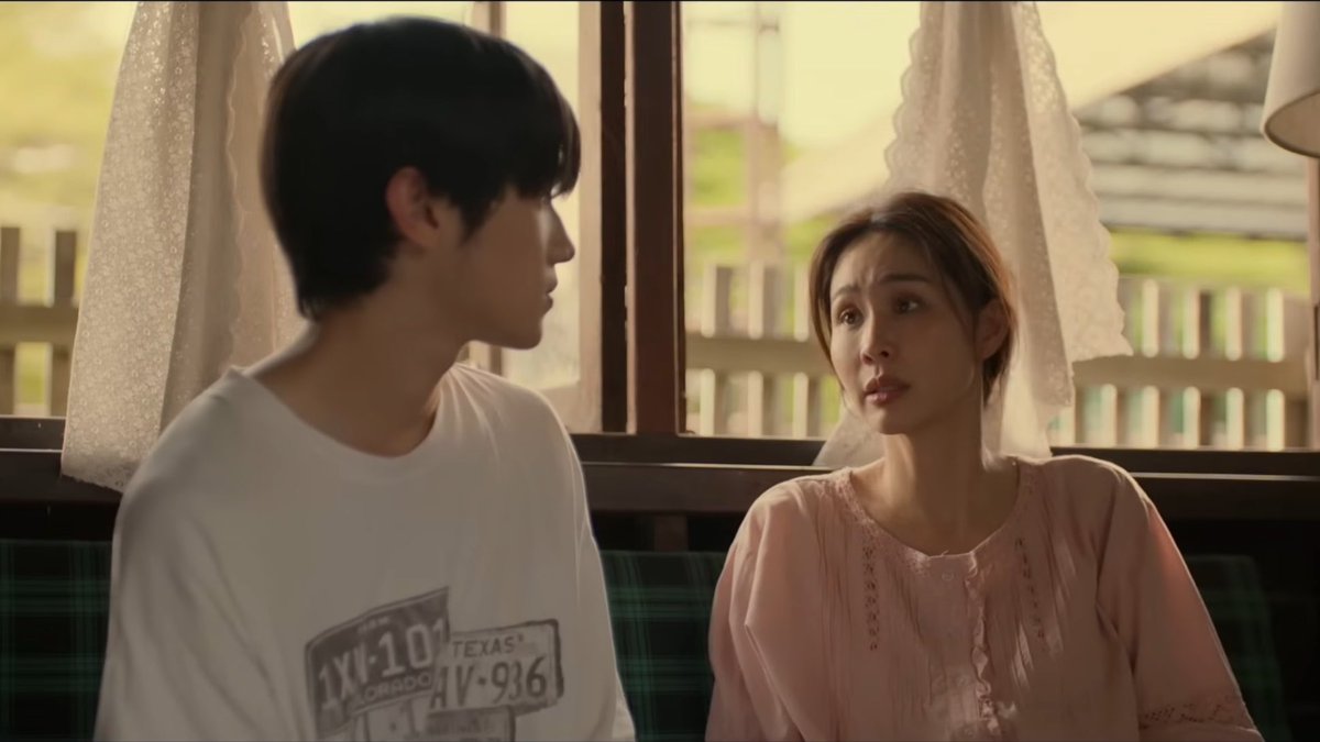 luvechoes's tweet photo. ko neung’s relationship with his parents is definitely one of my favourite things about the series. i love that he’s not ashamed to ask for their advice and that they always talk to him with so much warmth and understanding. this beautiful family 🥹

#WhenOrangesFallEP8 https://t.co/IjjwZZikdE