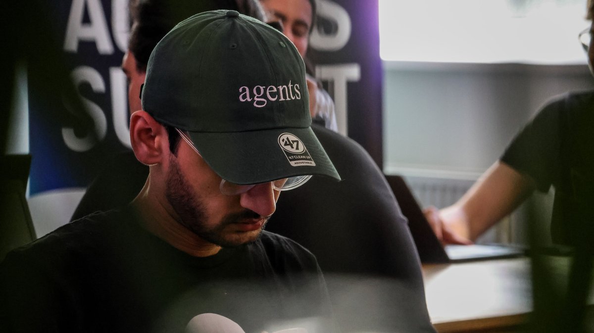 arc's tweet photo. At @AIAgentsSummit Berlin, developers explored what happens when AI agents can do more than generate outputs.

Using Circle Agent Stack, builders showed agents that could hold wallets, manage budgets, discover paid services, pay for APIs or data, coordinate workflows, and return receipts.

Agents are starting to look like economic participants.

They need:
→ Wallets
→ Budgets
→ Low-cost payments
→ Programmable settlement
→ Receipts
→ Infrastructure for repeatable machine-to-machine activity

That is the kind of future Arc is being built to support.