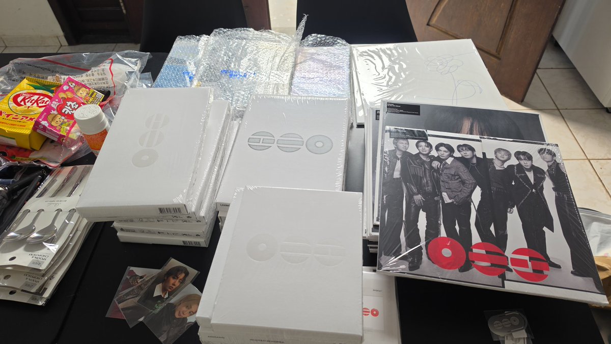 taegikook_cllct's tweet photo. Foram 5 malas de 23kg de muamba https://t.co/B50zpLs61Q