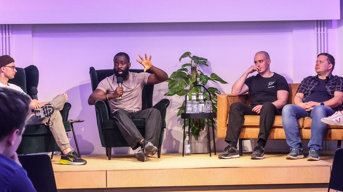 arc's tweet photo. At @AIAgentsSummit Berlin, developers explored what happens when AI agents can do more than generate outputs.

Using Circle Agent Stack, builders showed agents that could hold wallets, manage budgets, discover paid services, pay for APIs or data, coordinate workflows, and return receipts.

Agents are starting to look like economic participants.

They need:
→ Wallets
→ Budgets
→ Low-cost payments
→ Programmable settlement
→ Receipts
→ Infrastructure for repeatable machine-to-machine activity

That is the kind of future Arc is being built to support.