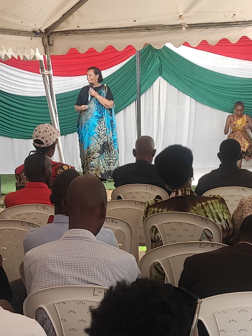 Inamahoro_Ba's tweet photo. 4/4 L'avenir du Burundi dépend de l'engagement de chacune et chacun. Préserver l'indépendance, c'est construire un pays où tous les citoyens participent librement à la vie publique et où les générations futures héritent d'une paix durable. #Rwagasore #Paix #Démocratie https://t.co/hUc1fHw7Hu
