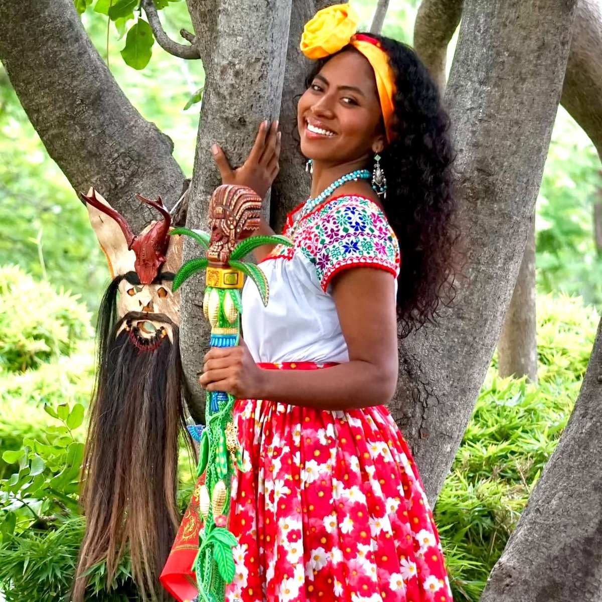 nvinoticiasoax's tweet photo. 🚨🖤"La Diosa Centéotl no se elige por el color de piel". Tras las críticas a Enid Azucena Torres Agustiniano, activistas denuncian expresiones discriminatorias y recuerdan que el pueblo afromexicano forma parte de Oaxaca desde hace más de cinco siglos.
✍️ Octavio Vélez Ascencio https://t.co/4XazCc1ko0