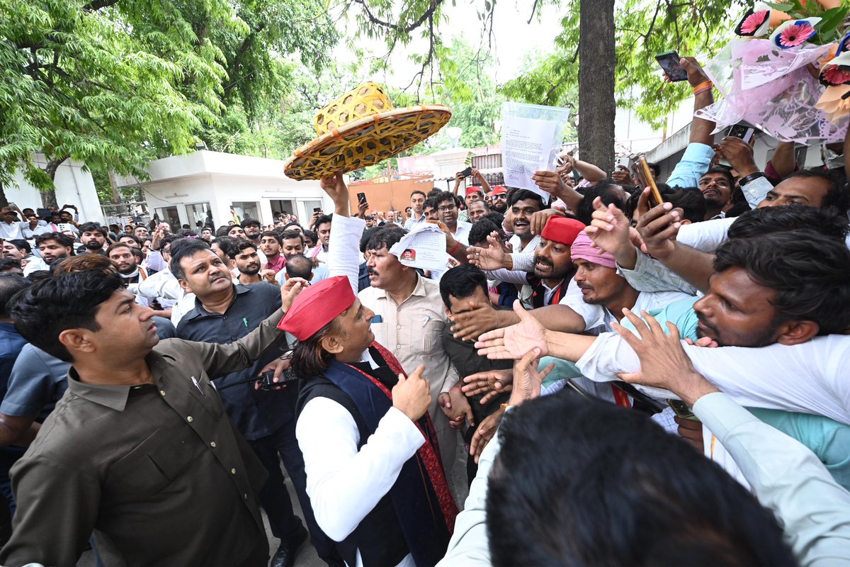 yadavakhilesh's tweet photo. https://t.co/49lqnw0ezP
