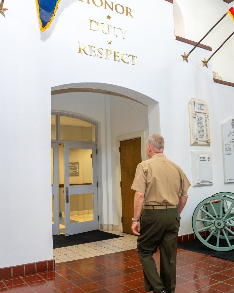 Citadel1842's tweet photo. Gen. Frank McKenzie, '79, arrived at Bond Hall today to begin his first day as the 21st president of The Citadel. Read more about Gen McKenzie here: https://t.co/nJNnSlJbUQ https://t.co/I19TDjTukP