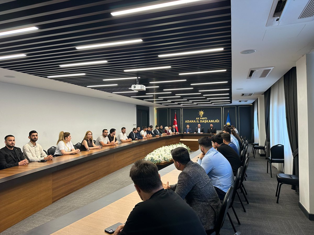 adanaakgenclik's tweet photo. Haftalık Olağan Yürütme ve Yönetim Kurulu Toplantımızı İl Gençlik Kolları Başkanımız Sayın @mbakihalis’in riyasetinde gerçekleştirdik. https://t.co/p9UYzY2lYw