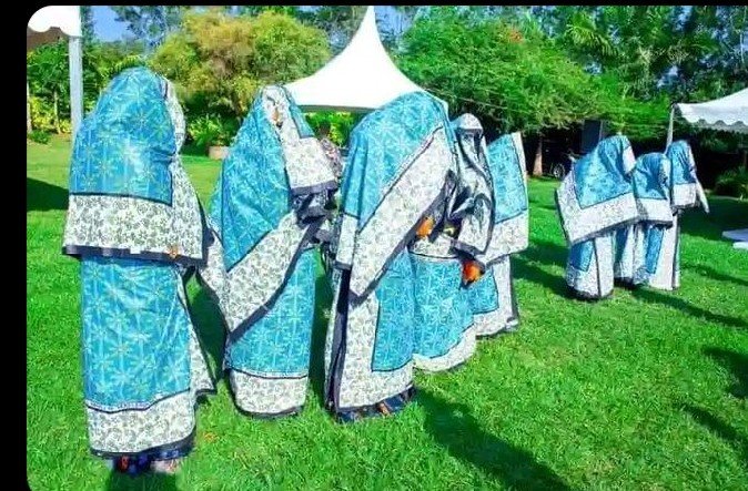 weehmzeee's tweet photo. Wakificha bibi hivi pia sisi tunachanganya mbuzi na mbwa wachague https://t.co/qknZIzrl7b