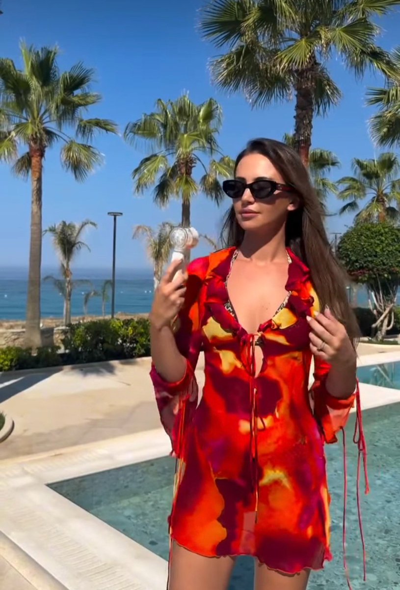 Naacaruatnervat's tweet photo. A mund te duket nje njeri kaq hot duke i bere reklame nje ventilatori
Kiara po 🥵❤️‍🔥 #ejllat https://t.co/FywlLV2yET