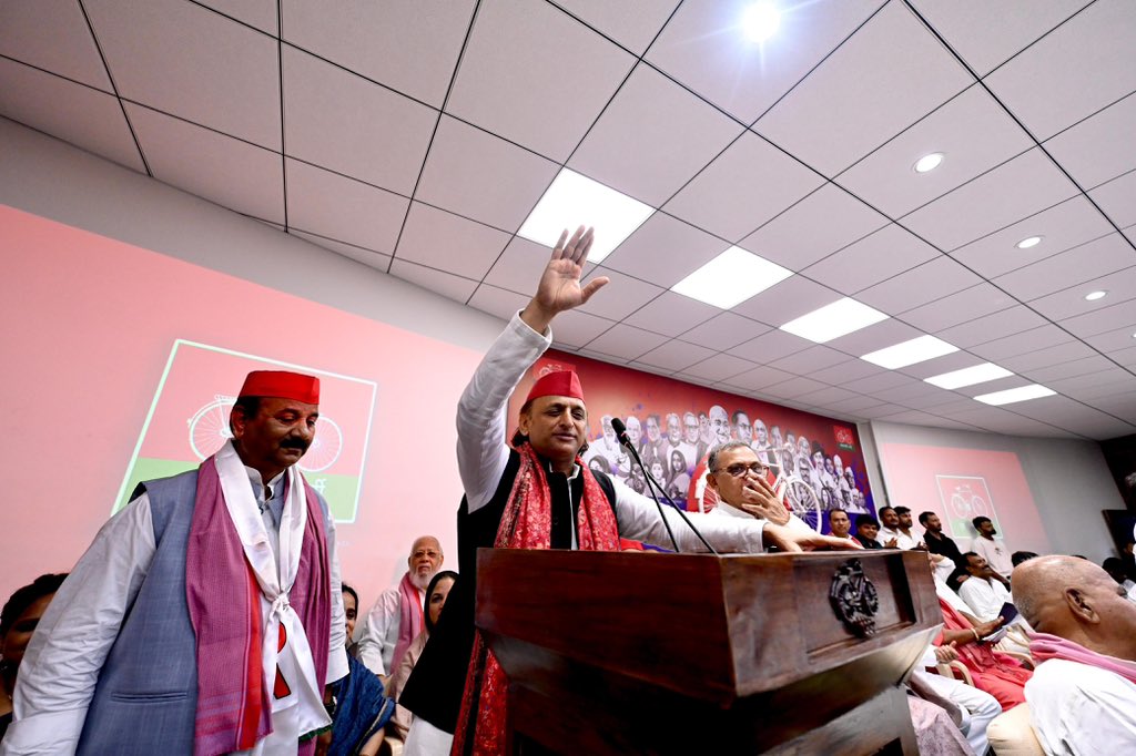 yadavakhilesh's tweet photo. https://t.co/75udCuAE02