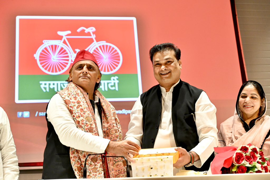 yadavakhilesh's tweet photo. https://t.co/75udCuAE02