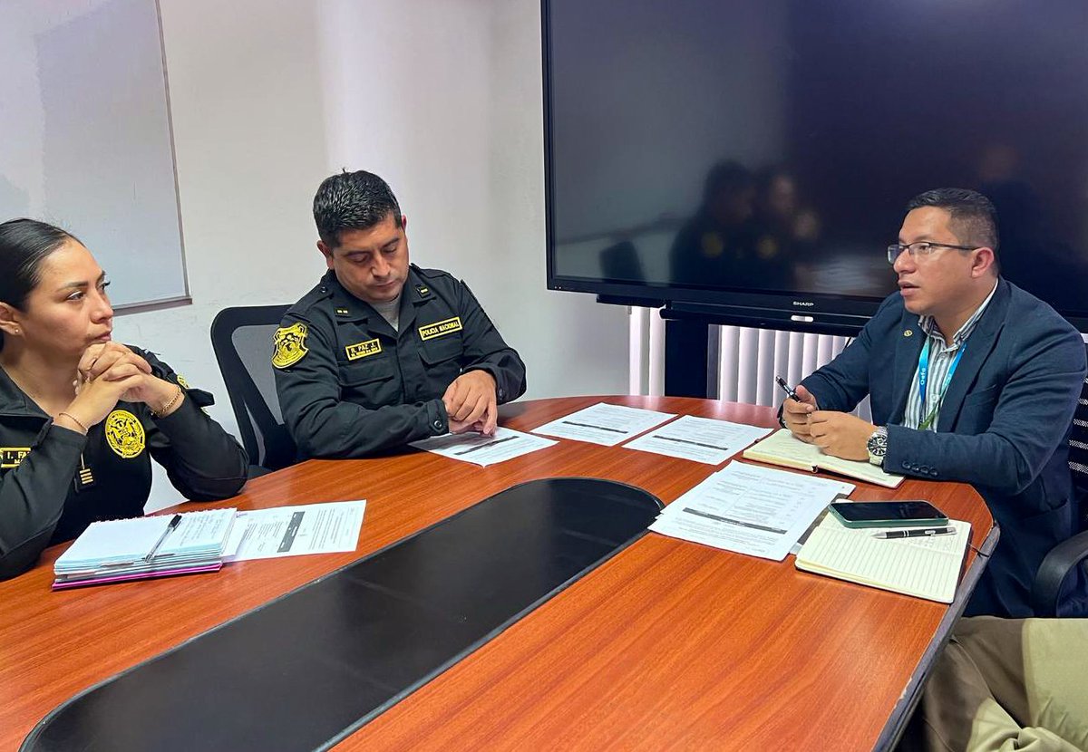OEFAperu's tweet photo. 🤝El OEFA participó en una reunión con la Dirección de Medio Ambiente de la Policía Nacional del Perú para reforzar la coordinación en la atención de los requerimientos de los operadores de justicia en investigaciones por presuntos delitos ambientales.

#NotaDePrensa https://t.co/HIyanz2Y8f