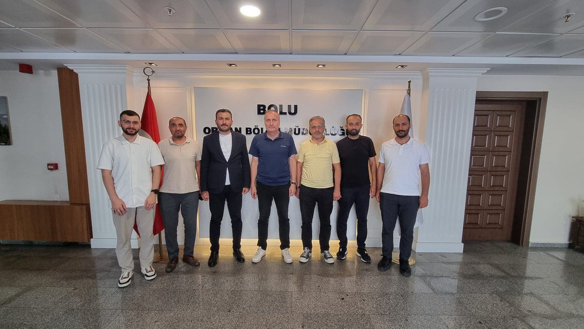 ydvbolu's tweet photo. Yeni Dünya Vakfı Bolu Şubesi olarak, Bolu Orman Bölge Müdürümüz Sayın Celal Kanbur’u makamında ziyaret ettik. Görüşmemizde vakfımızın faaliyetlerini aktarırken, yapılabilecek ortak çalışmalar üzerine verimli bir istişare gerçekleştirdik. https://t.co/DGYw6J4RYl