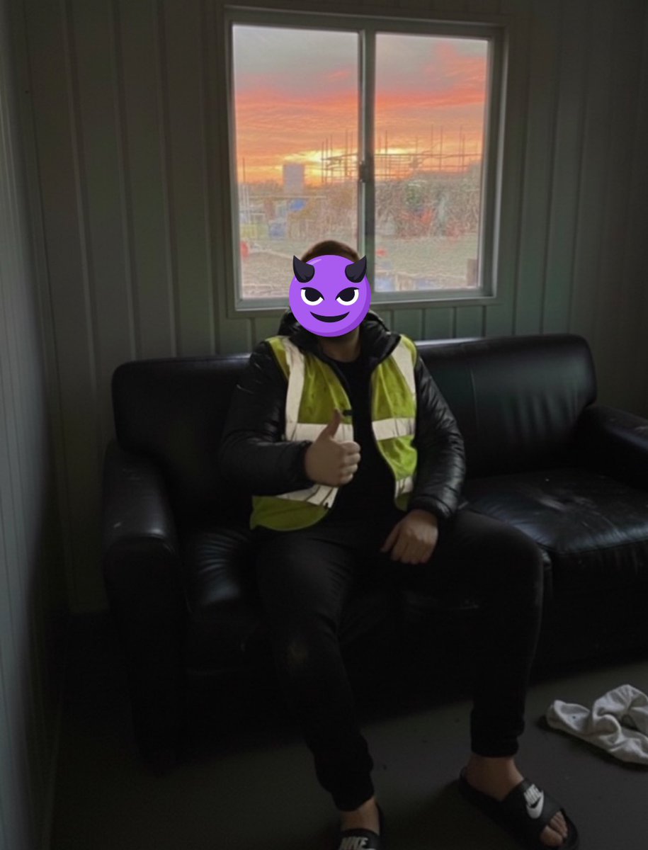 gleasodean's tweet photo. Horny Scouse builder top after work needs a smooth bottom๐ message me #scouse #liverpool #dom #top #scally #master #bi #chav #builder https://t.co/AozB1SSYM5