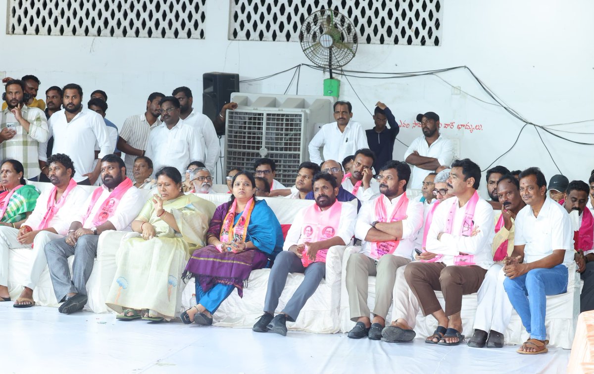 DrErrolla's tweet photo. మంచిర్యాలలో నిర్వహించిన సింగరేణి పరిరక్షణ సదస్సులో మాజీ మంత్రి,డిప్యూటీ ఫ్లోర్ లీడర్ శ్రీ హరీష్ రావు గారితో కలిసి పాల్గొనడం జరిగింది.
@BRSHarish https://t.co/mCUy1VtIBK