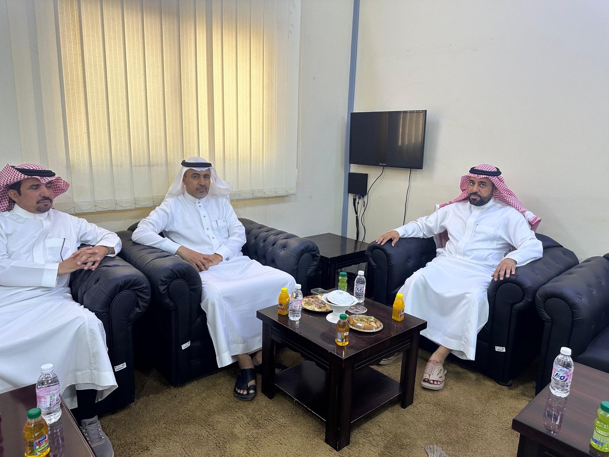 Badir1446's tweet photo. في إطار تكامل الجهود والتعاون مع الجهات ذات العلاقة، زار مجلس إدارة #جمعية_بادر_للخدمات_الإنسانية والإدارة التنفيذية رئيس مركز كرا اليوم الأربعاء١٦/ ١/ ١٤٤٨هـ،وجرى استعراض إنجازات النصف الأول من العام٢٠٢٦م ومناقشة الأفكار والمبادرات التي تسهم في تطوير العمل بالجمعية وتعزيز أثرها. https://t.co/3UjTIcd1tp