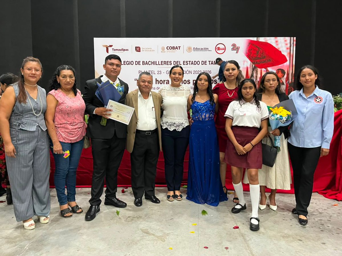 IsoldaMoranRe's tweet photo. 🎓Fue un gusto asistir y celebrar la graduación de los estudiantes de la generación 2025 en Tamaulipas. 

Gracias por la invitación como su padrina jóvenes, sigamos luchando juntos por un mundo mejor para los pobres de nuestro país. ✨🎓 https://t.co/G7QjBquZ63