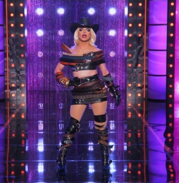 StFrazzles's tweet photo. sam looked into the future, saw the hate for her first entrance and stepped her pussy up to come back https://t.co/J6kv1H7DAv