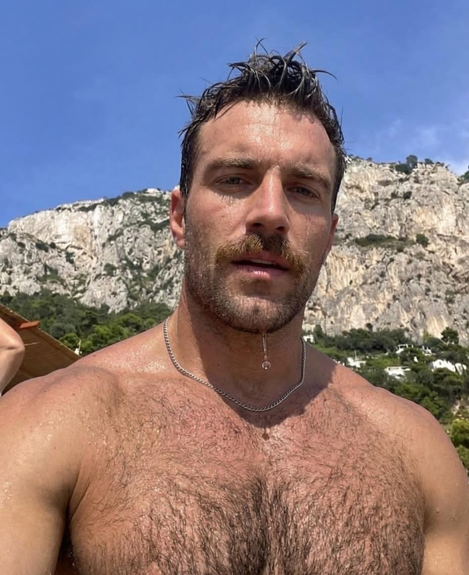 itshunterZaddy's tweet photo. If you stared a little too long... I don't blame you. 😉 https://t.co/9pbjmRssnH