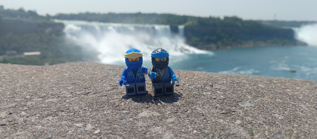 TheMokaTora's tweet photo. It is said Niagara Falls is a popular place for couples to get engaged https://t.co/x5xNbAFfTs