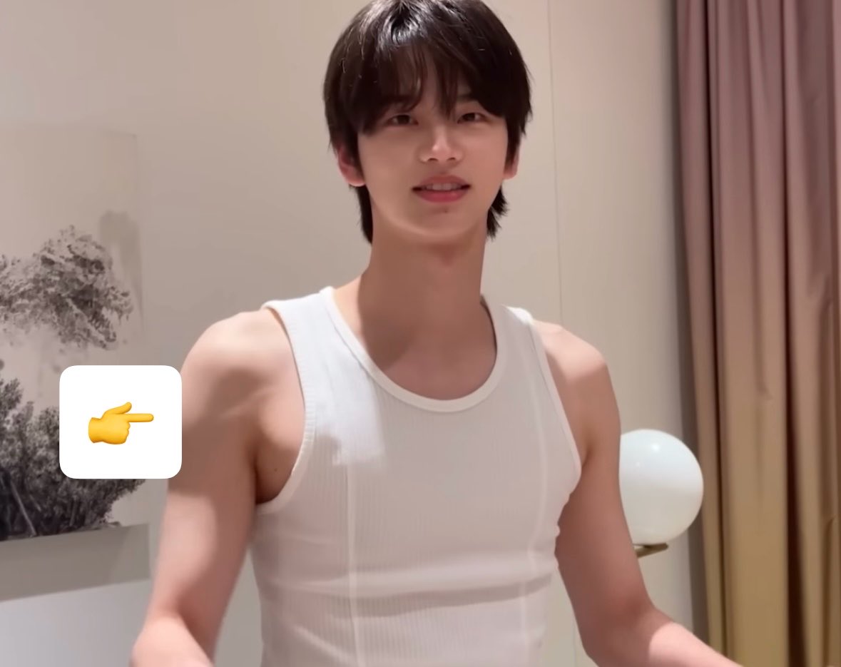 puppyou___'s tweet photo. 신유 어깨 다 좋지만 
어깨 정면으로 보면 보이는 이 일직선이 너무 좋음... 
어깨뼈 때문에 생기는건지 아니면 핏줄인건지 모르겠지만 저 선이 너무 ... .. .. 섹시하다고 말해버렸다~ https://t.co/NuYiLEMVHh